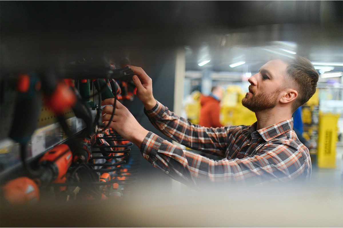warehouse electrician Mississauga